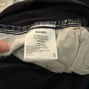 Old Navy size 6 maternity shorts